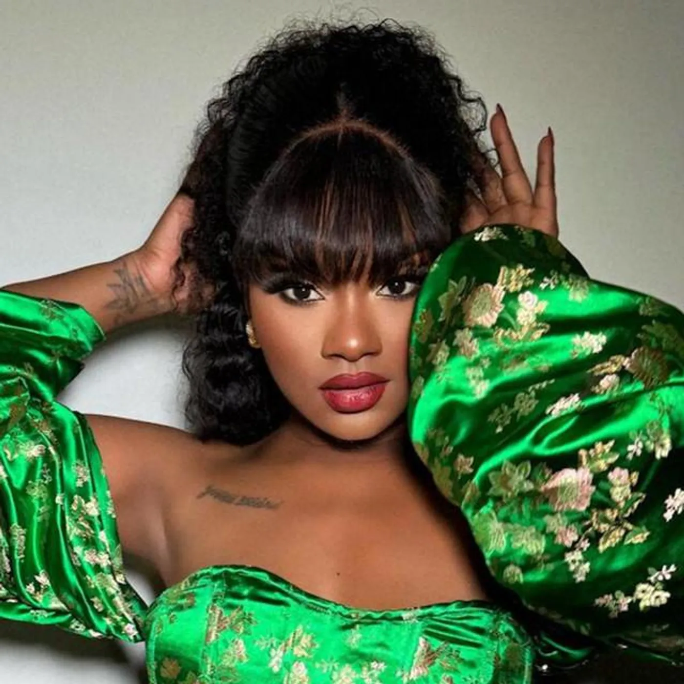 Vanessa Desire Brand Page