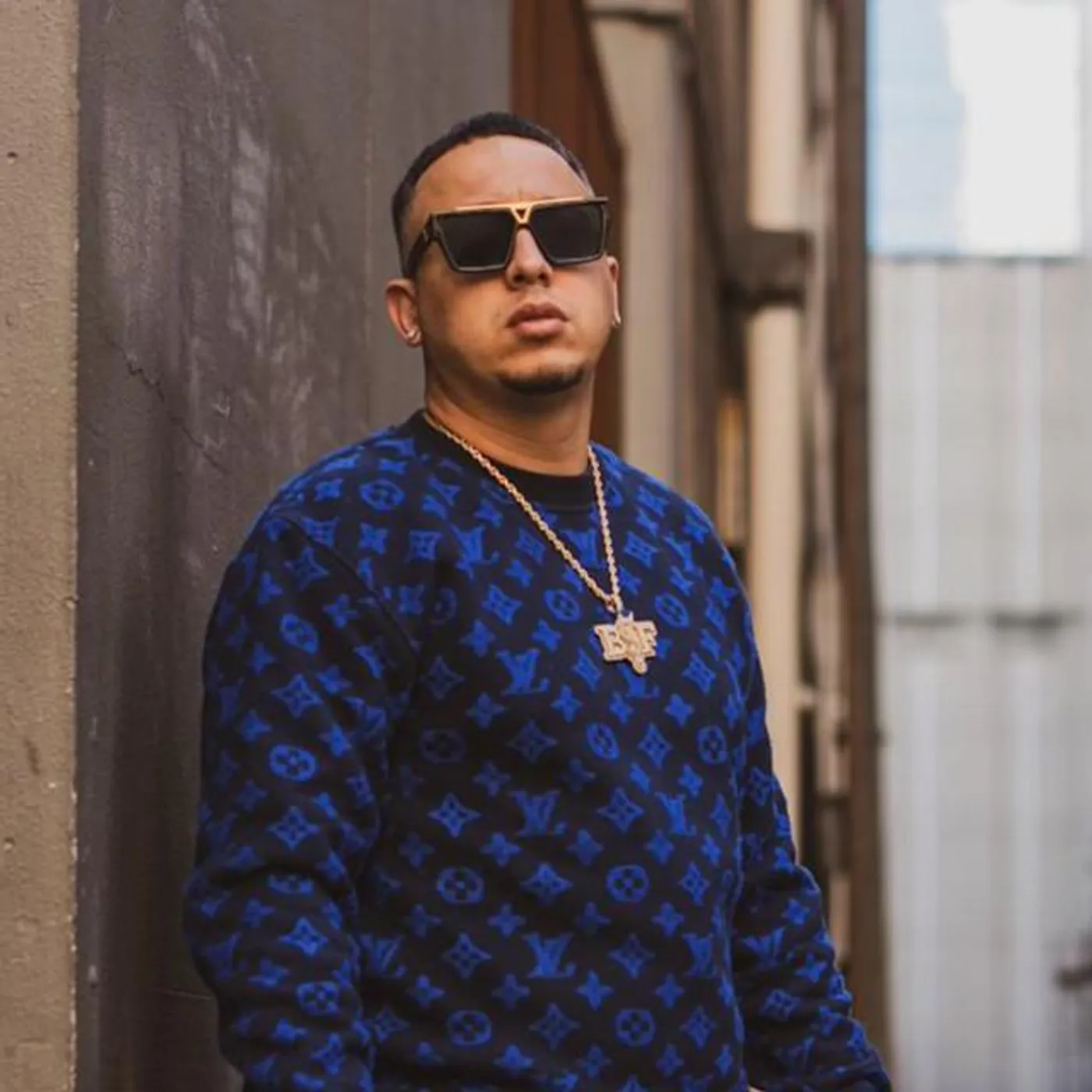 Vino La Mano Brand Page