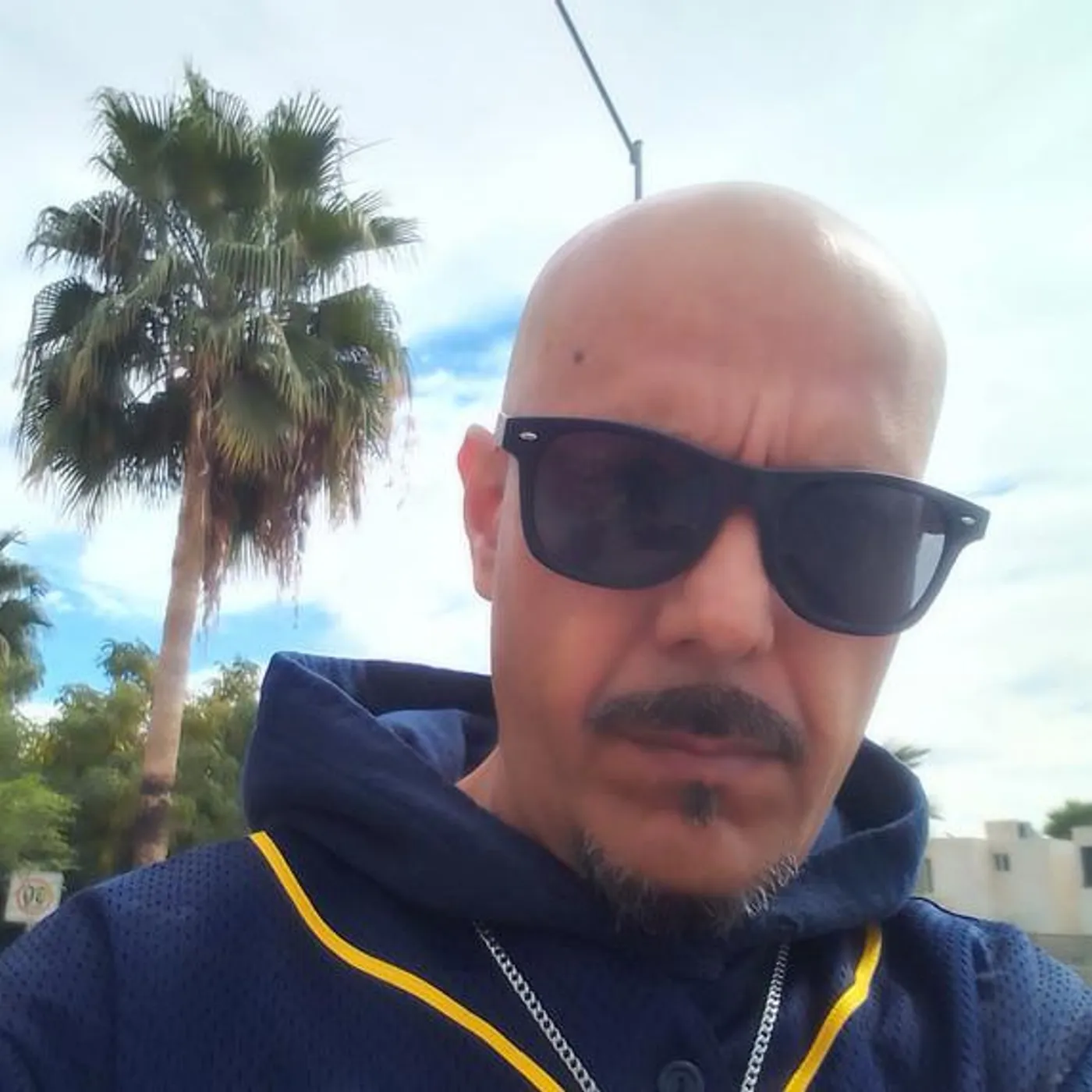 W Kronico Brand Page