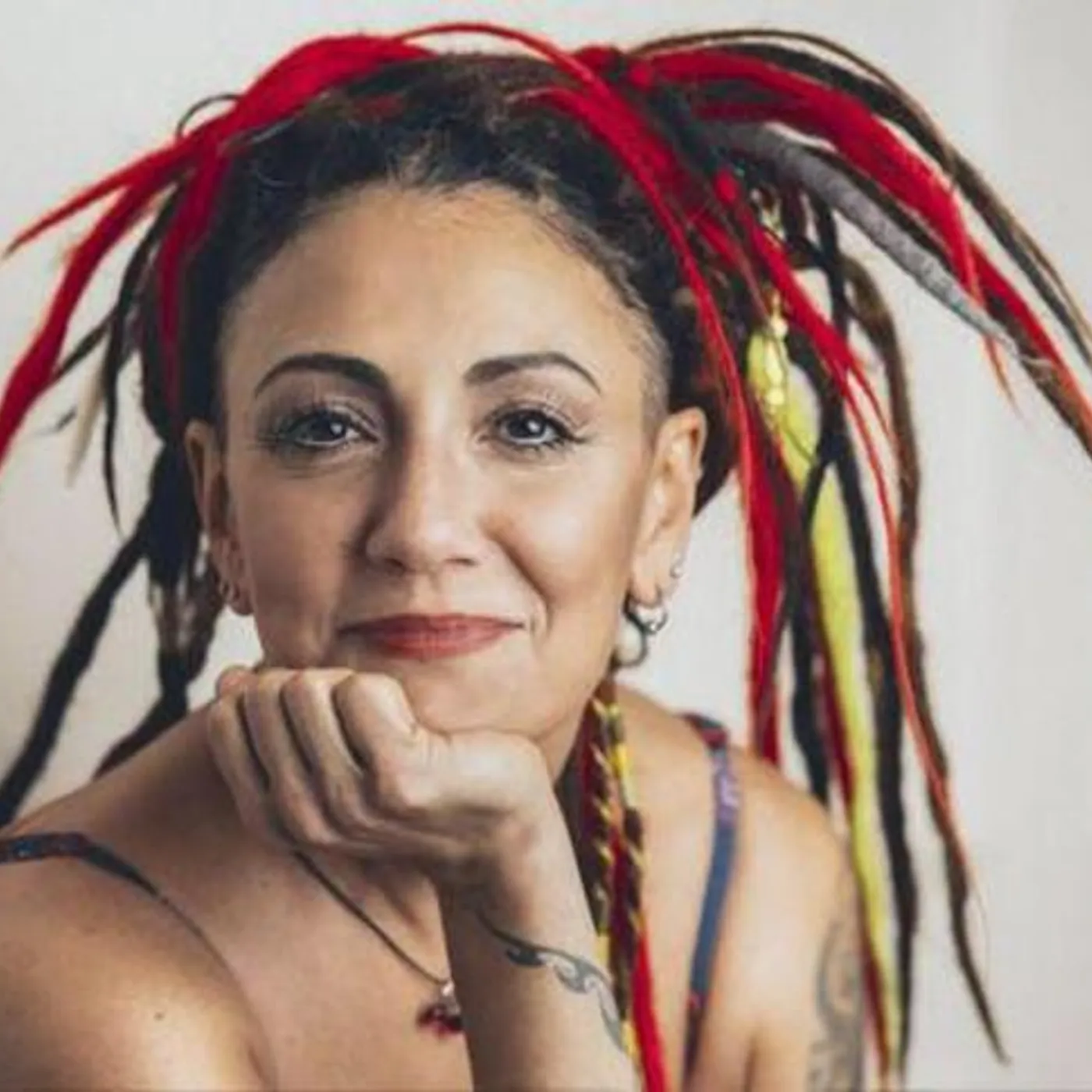 Özlem Tekin Brand Page