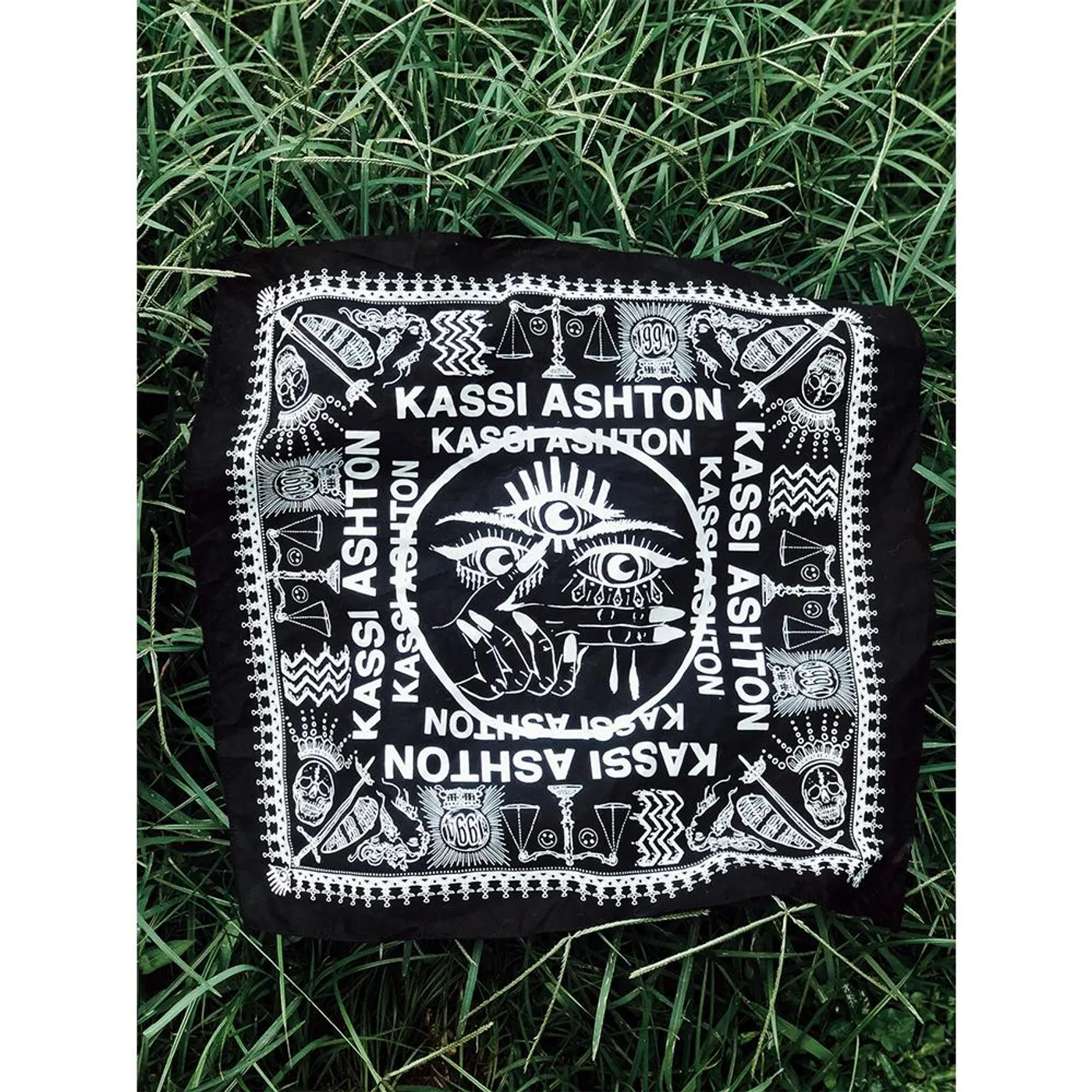 Kassi Ashton Black Bandana