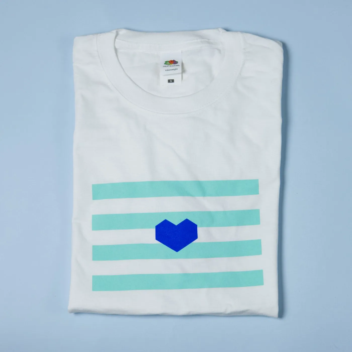 happydieyoung blue heart flag t-shirt