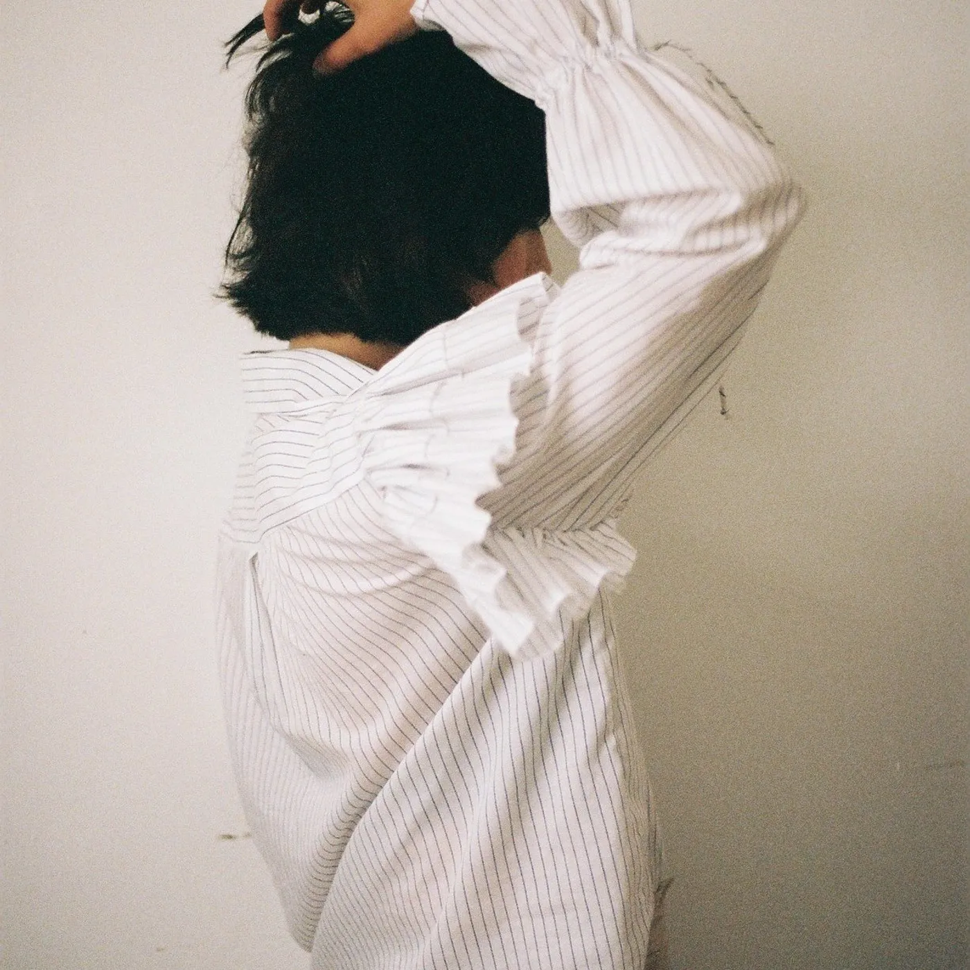 annie hamilton Ruffle Shirt // Pinstripe (size 6)