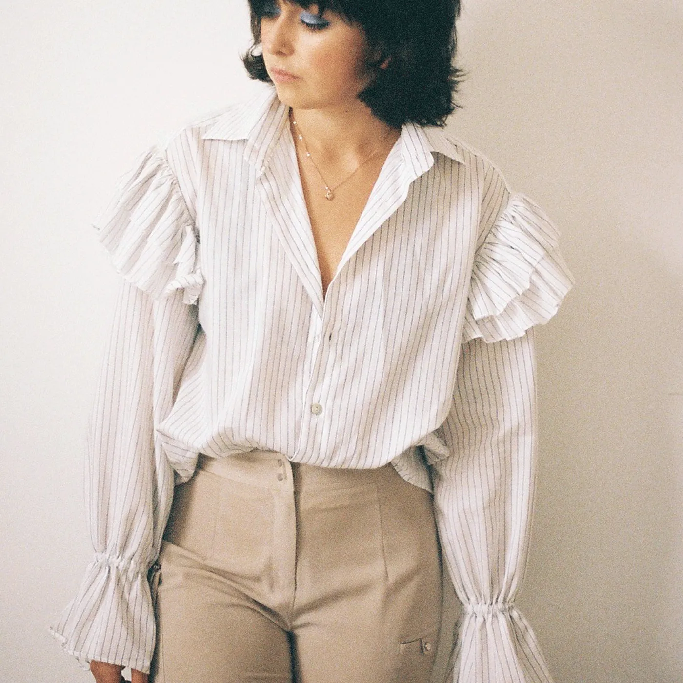 annie hamilton Ruffle Shirt // Pinstripe (size 6)