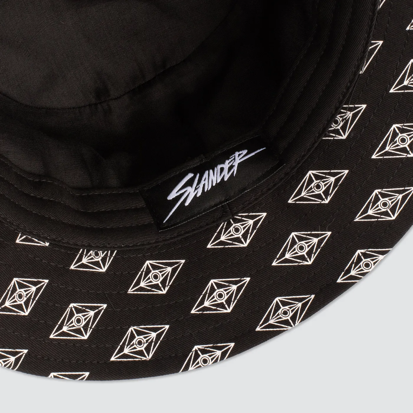 SLANDER EYE BUCKET HAT
