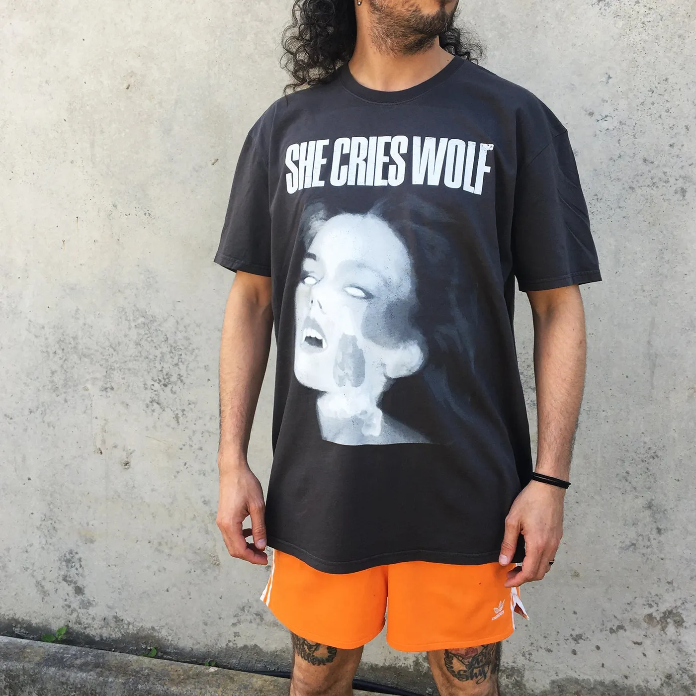 She Cries Wolf Fangs T-Shirt (Vintage Black)