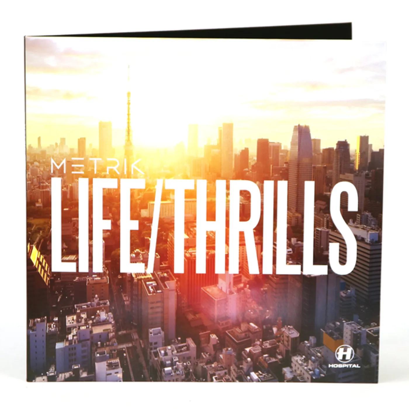 Metrik LIFE/THRILLS