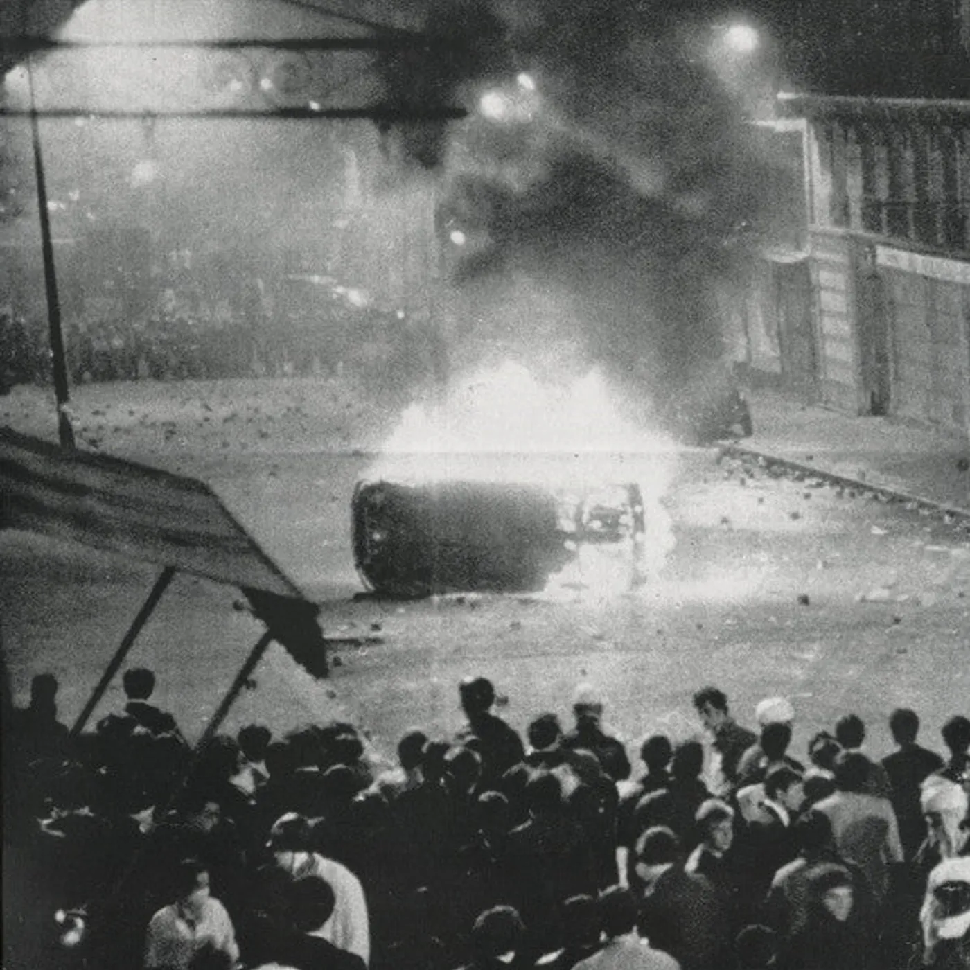 Kleistwahr ‎– Mobility 12" - the edges of the cover have very light wear from shipping to vendor