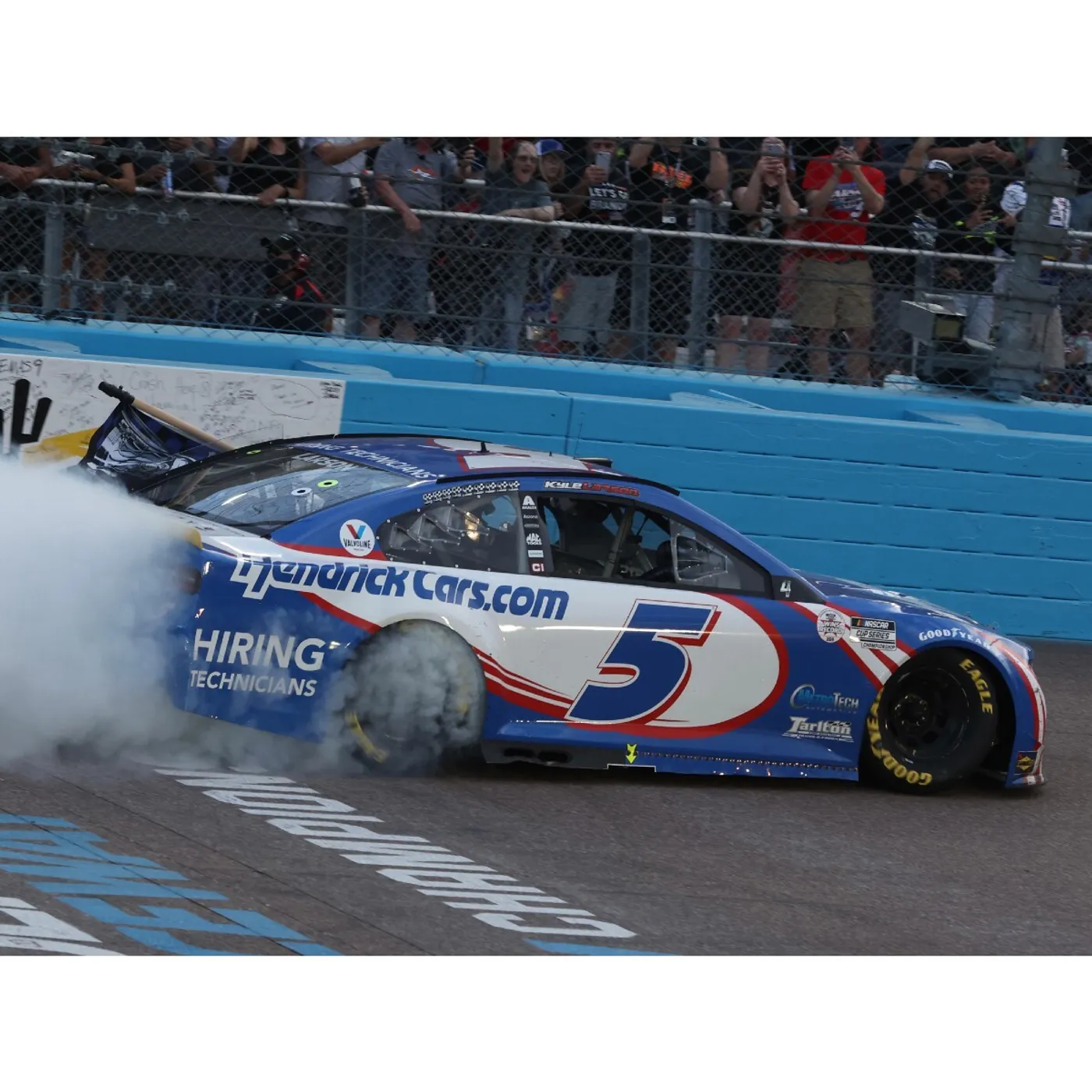 Hendrick Motorsports AUTOGRAPHED Kyle Larson #5 Phoenix Race Win 1:24 ELITE Die-Cast