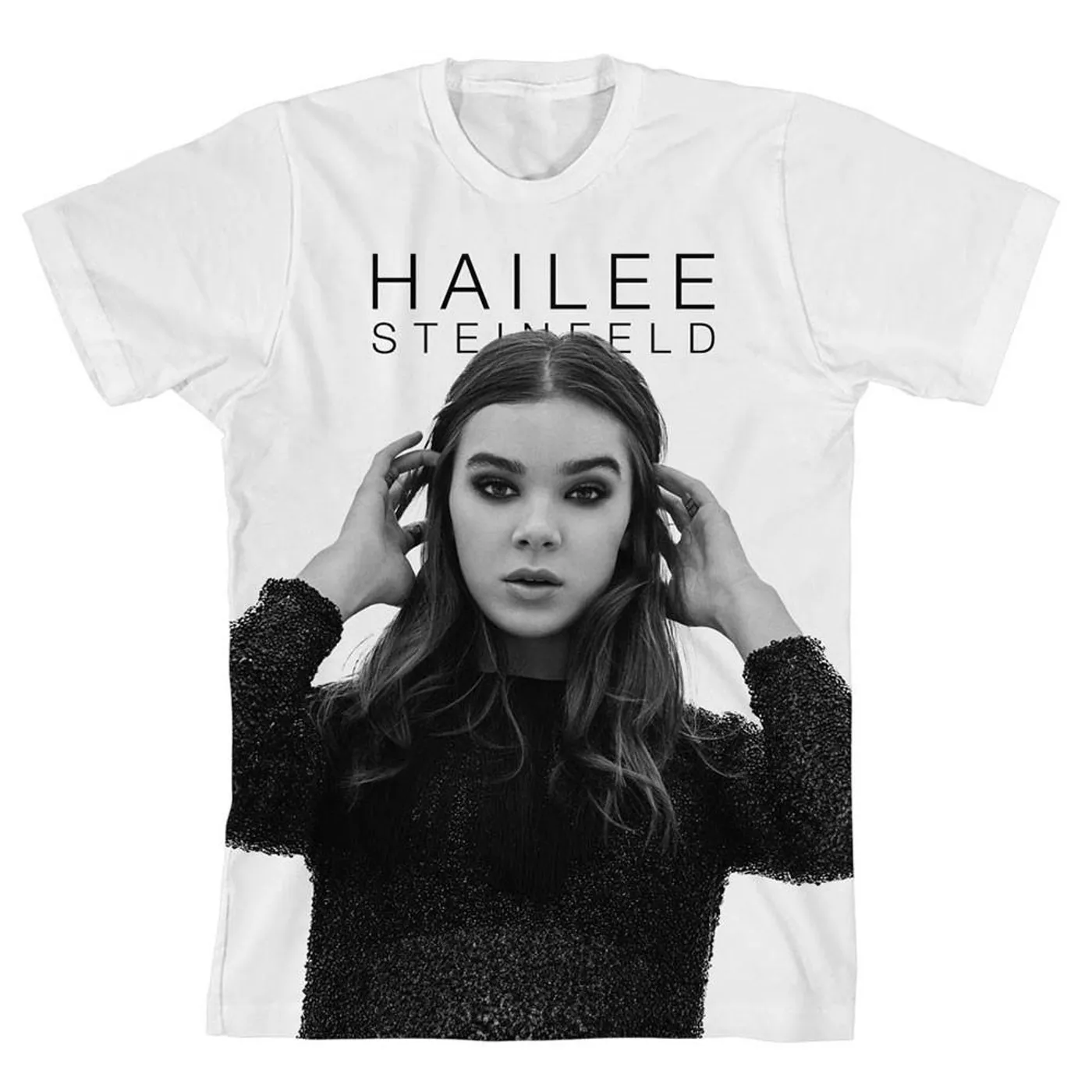 Hailee Steinfeld Haiz in B&W T-shirt