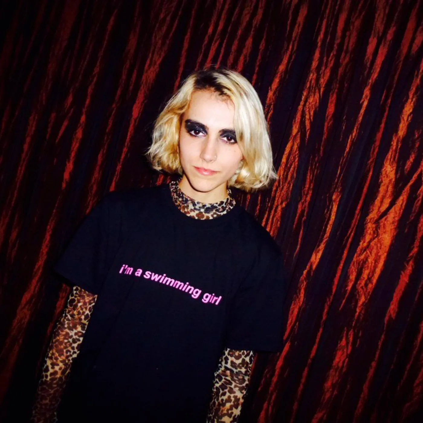 SWIMMING GIRLS T-SHIRT (PINK TEXT)